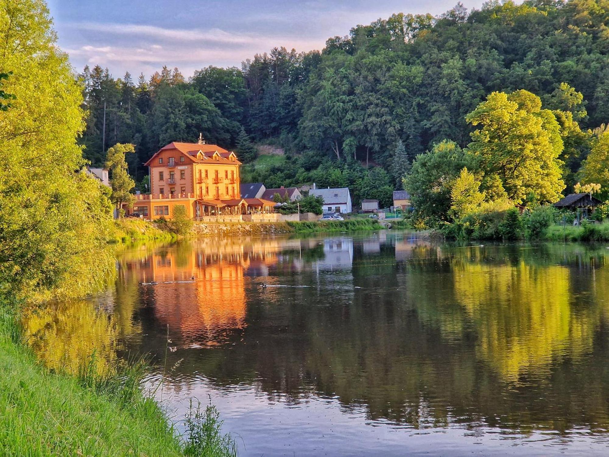 Romantik Hotel Eleonora Табор Экстерьер фото